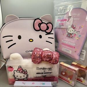 Hello Kitty Makeup Set. Crème Shop bag, Hand Mask, Headband, Palettes and gloss.